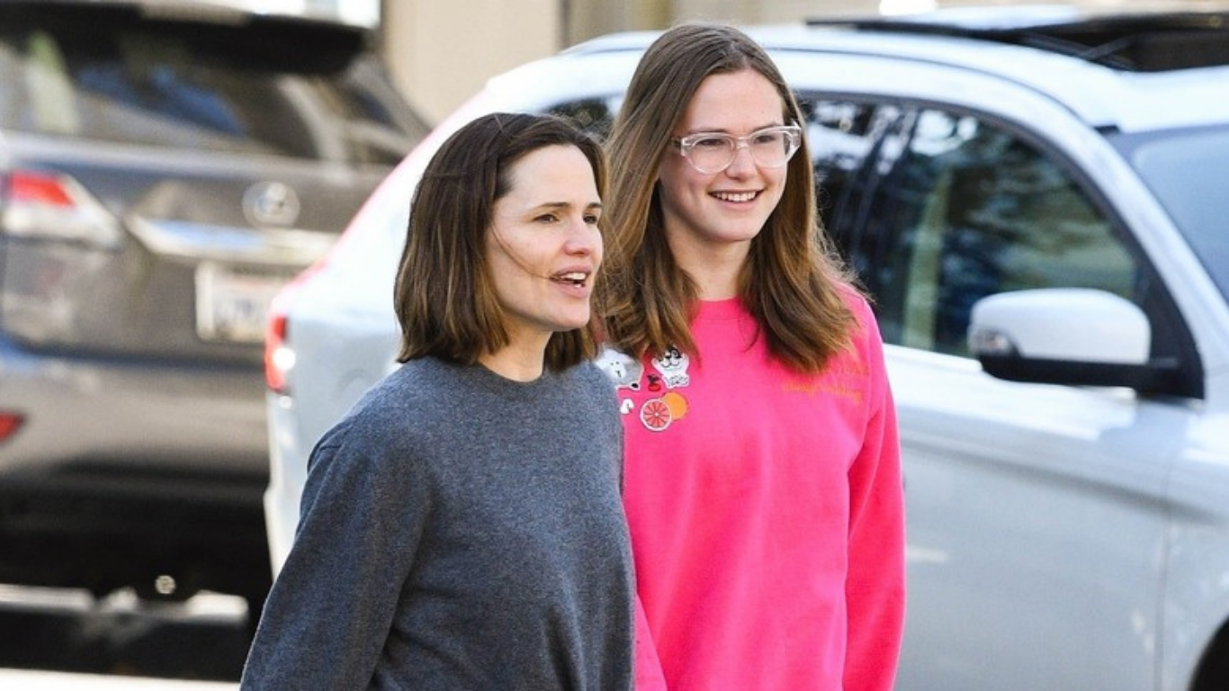 Violet Affleck Height